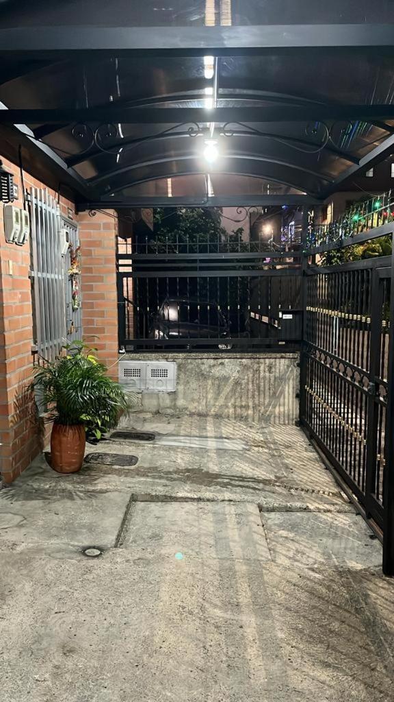 Alojamiento Confortable Calasanz * Medellín