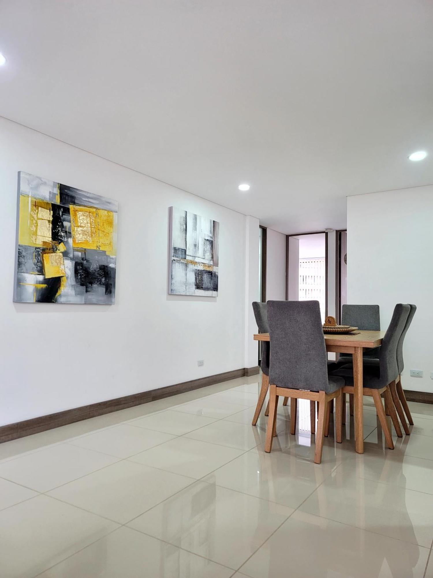 Apartment New Luxury 3 Bedroom In Great Area. *