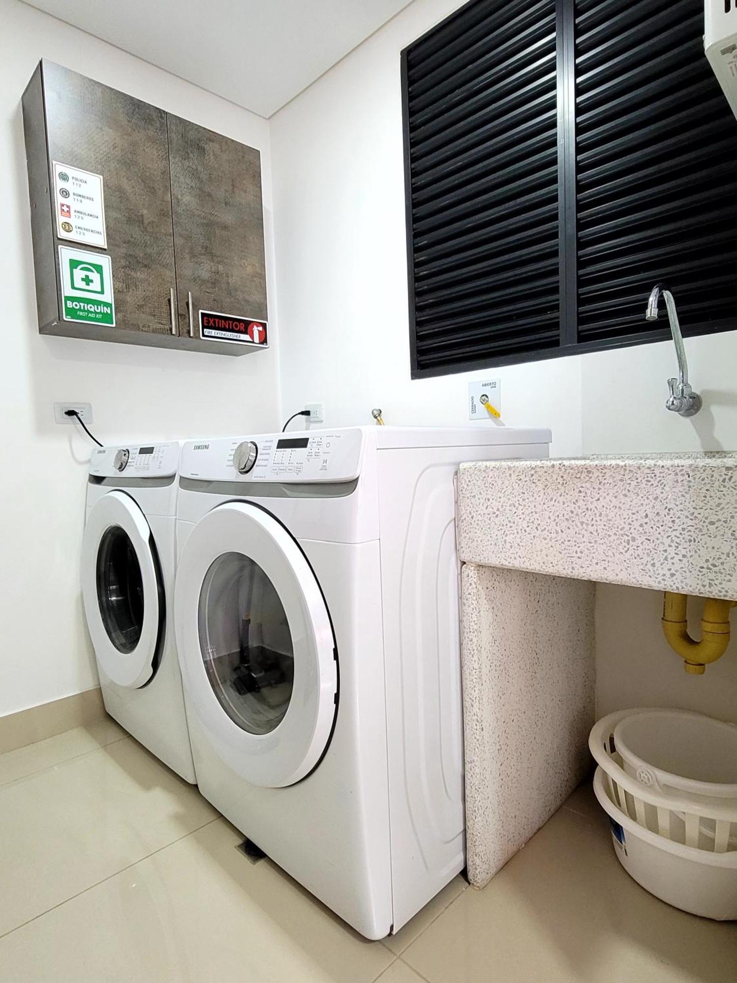 New Luxury 3 Bedroom In Great Area.