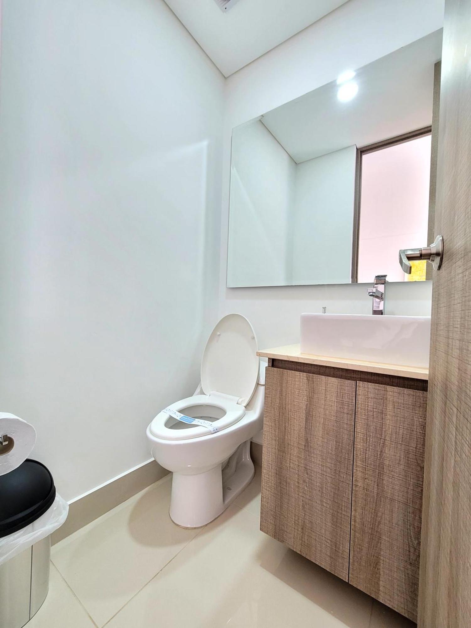 New Luxury 3 Bedroom In Great Area.