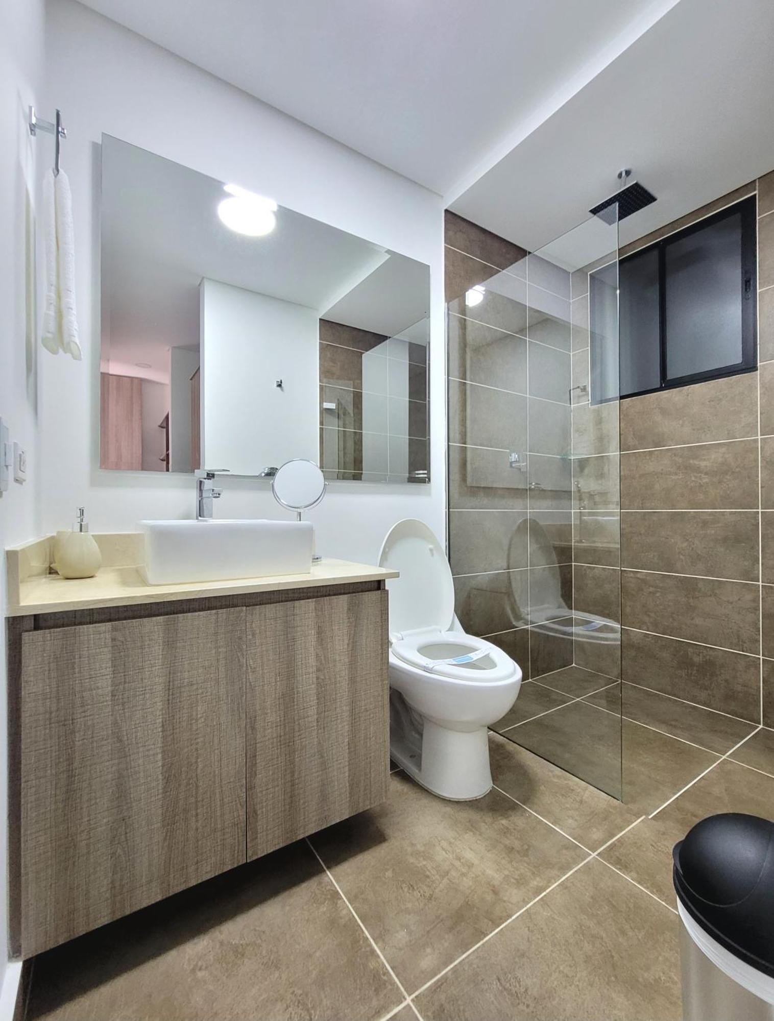 New Luxury 3 Bedroom In Great Area. Apartment