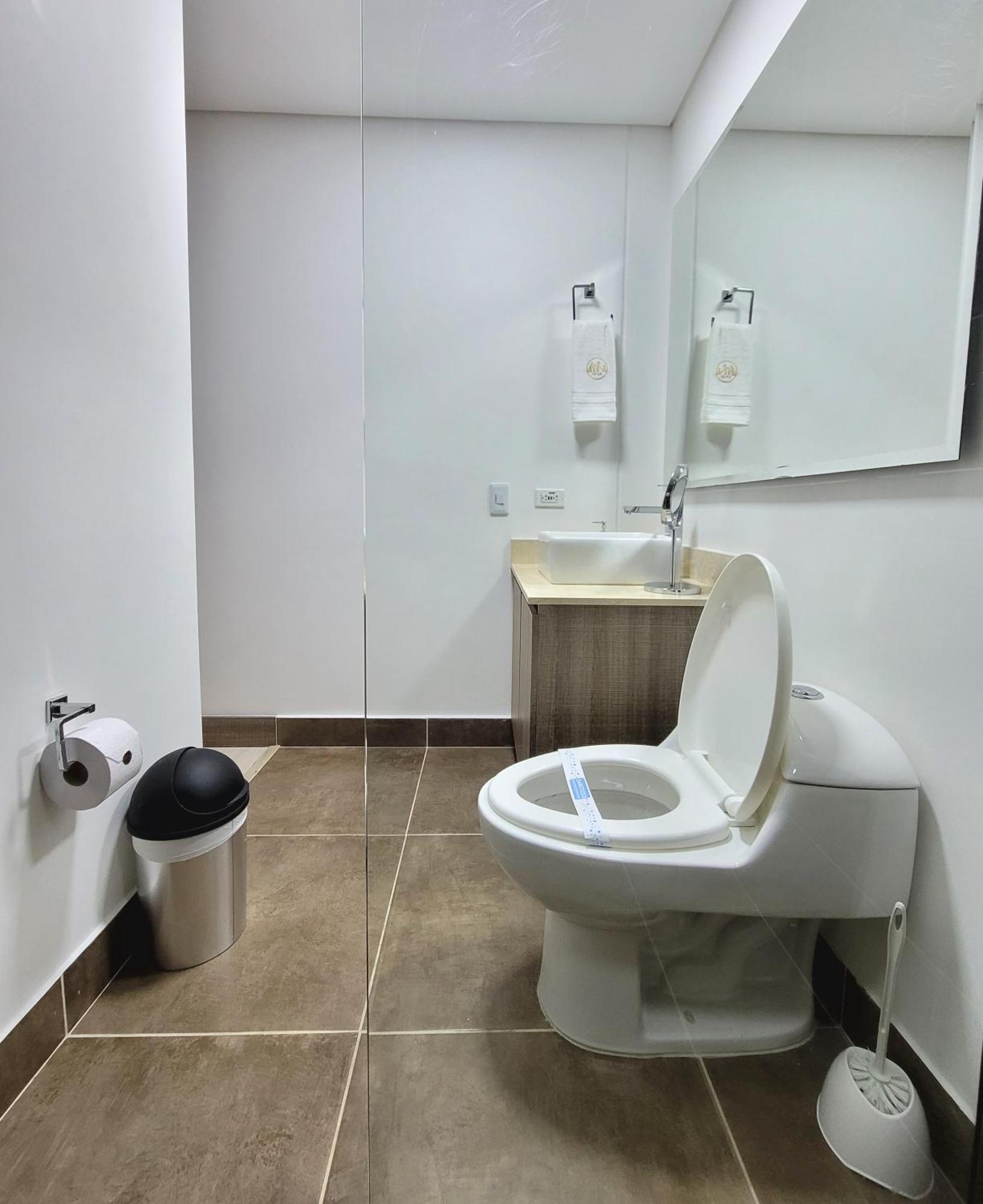 New Luxury 3 Bedroom In Great Area.