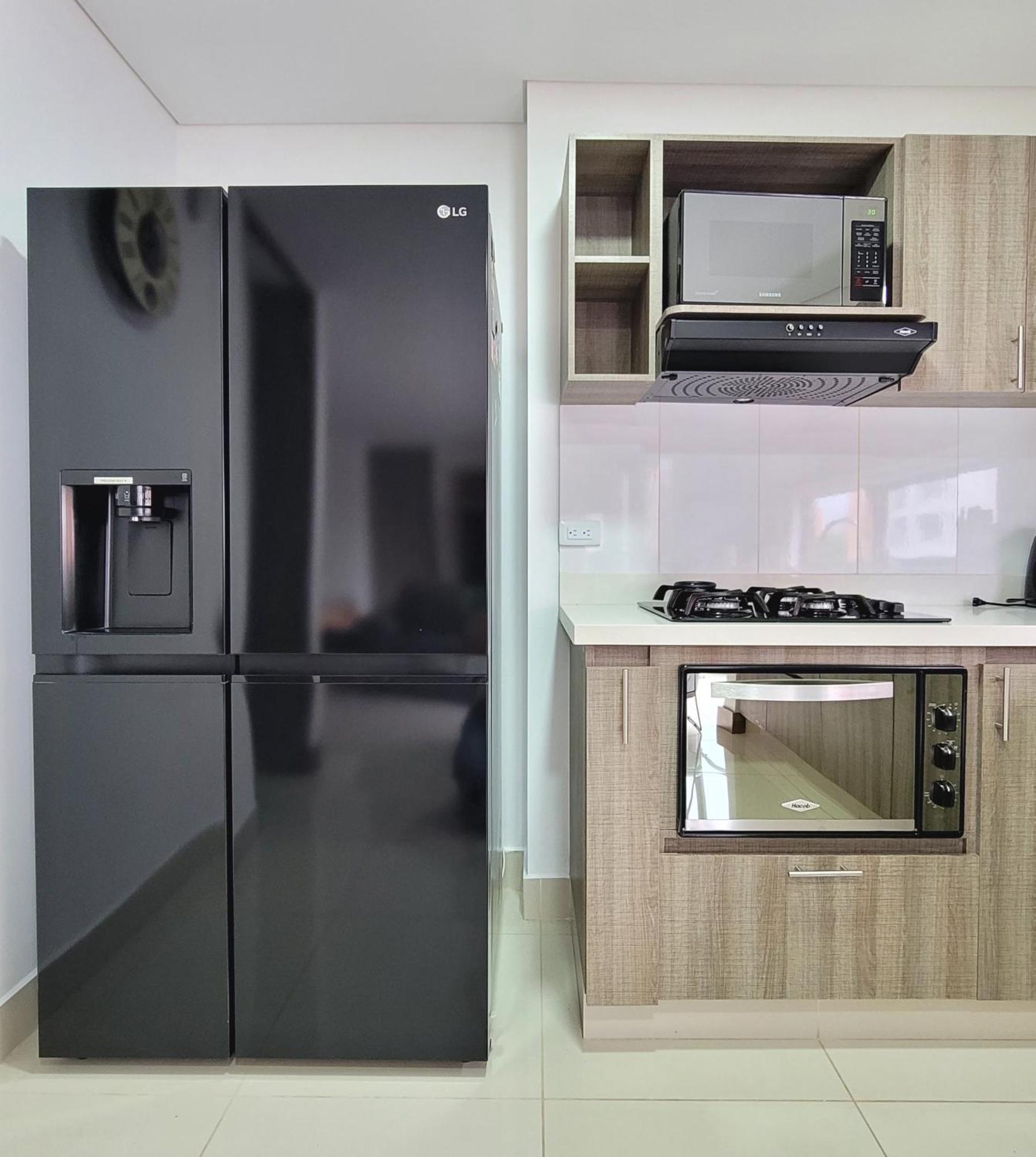 Apartment New Luxury 3 Bedroom In Great Area.