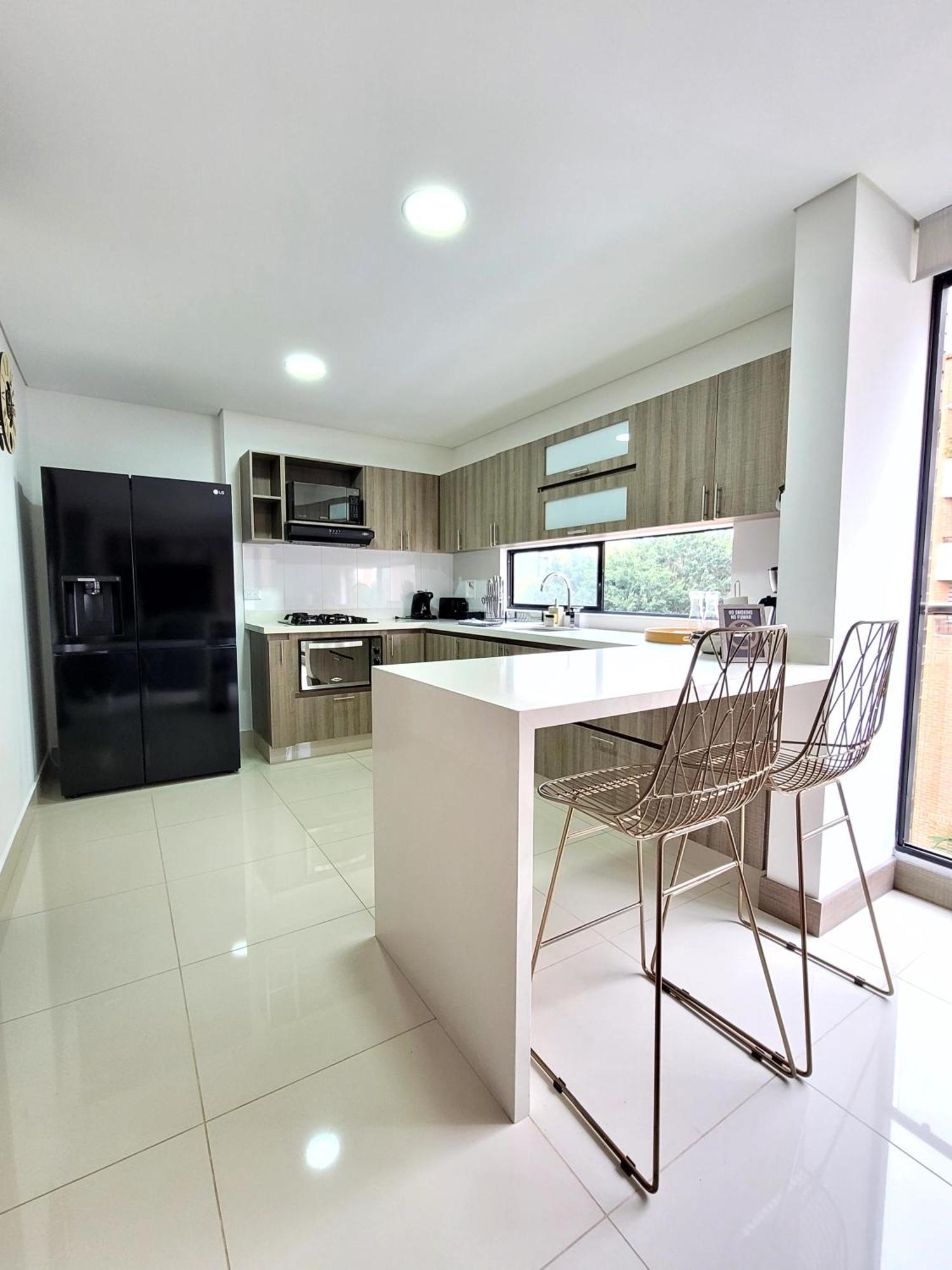 New Luxury 3 Bedroom In Great Area. *