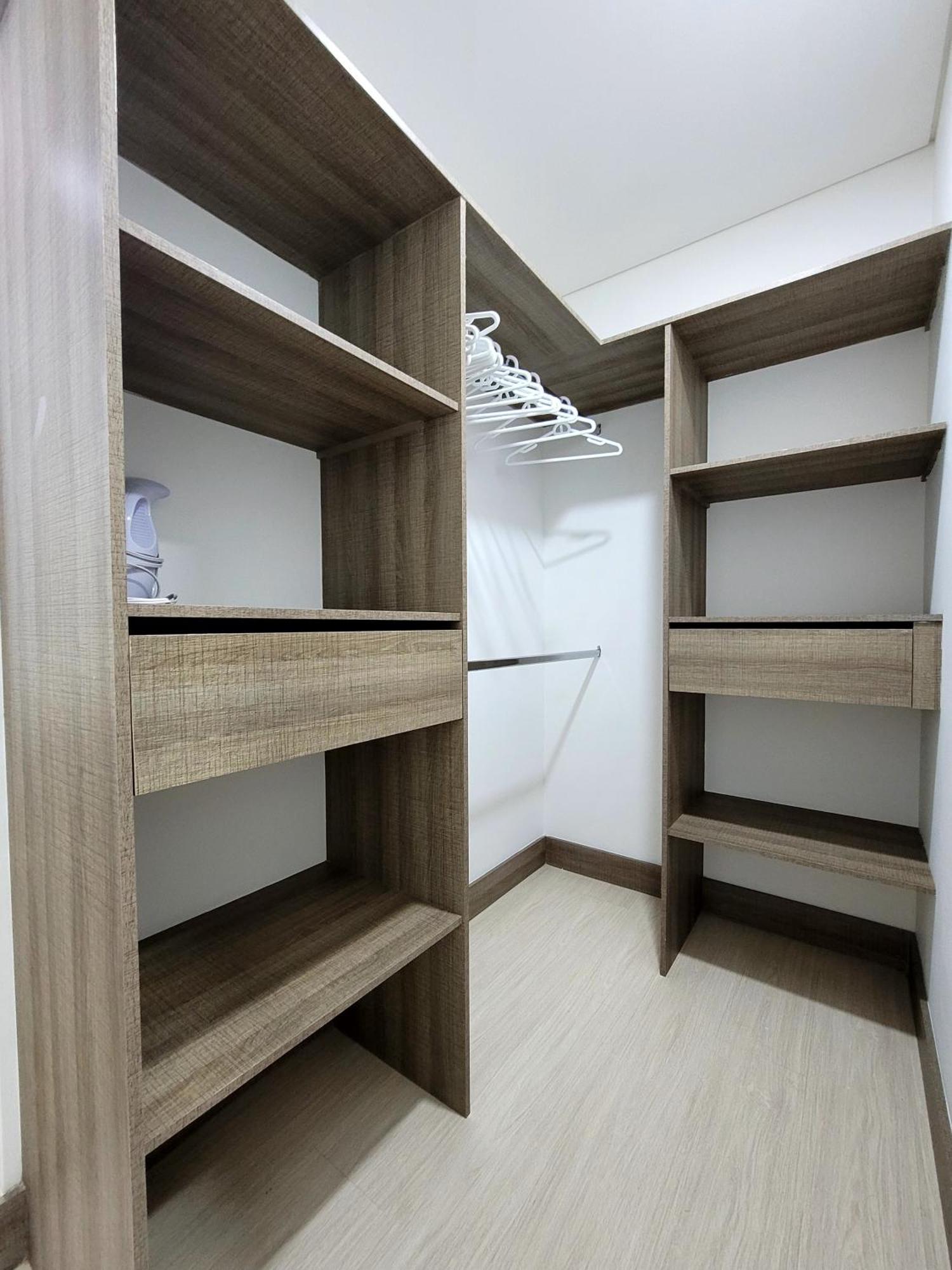 New Luxury 3 Bedroom In Great Area. Apartment