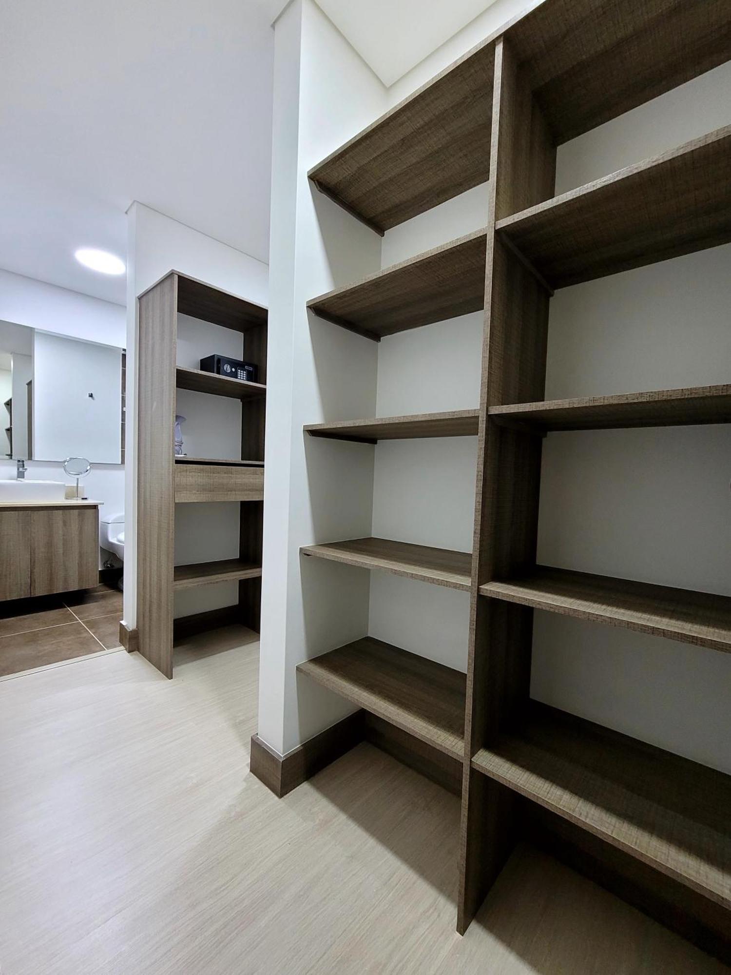Apartment New Luxury 3 Bedroom In Great Area. *