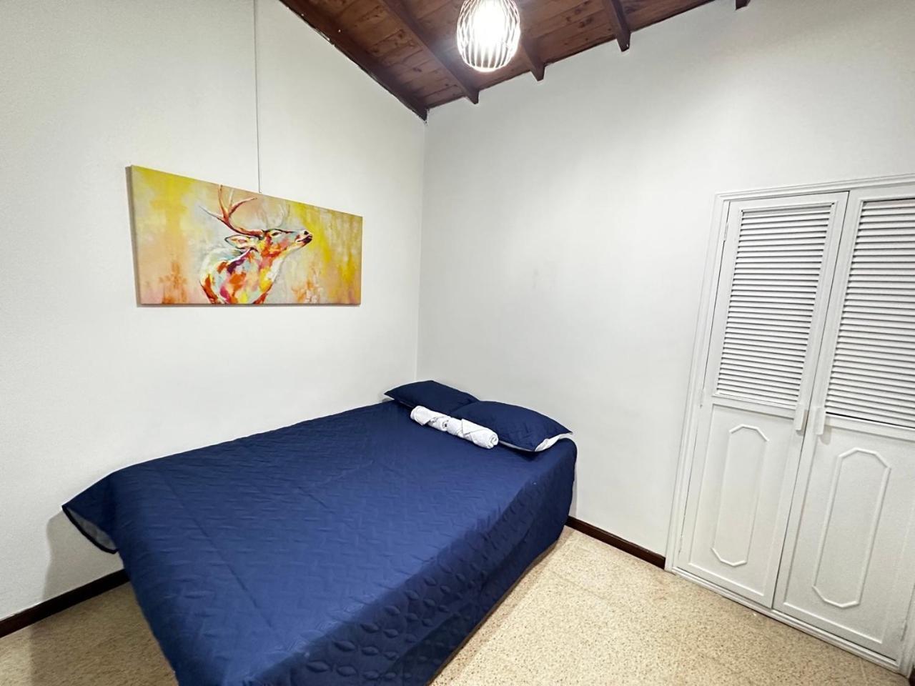 Casa Poblado- Manila. Parqueadero Gratuito! Сasa de vacaciones *
