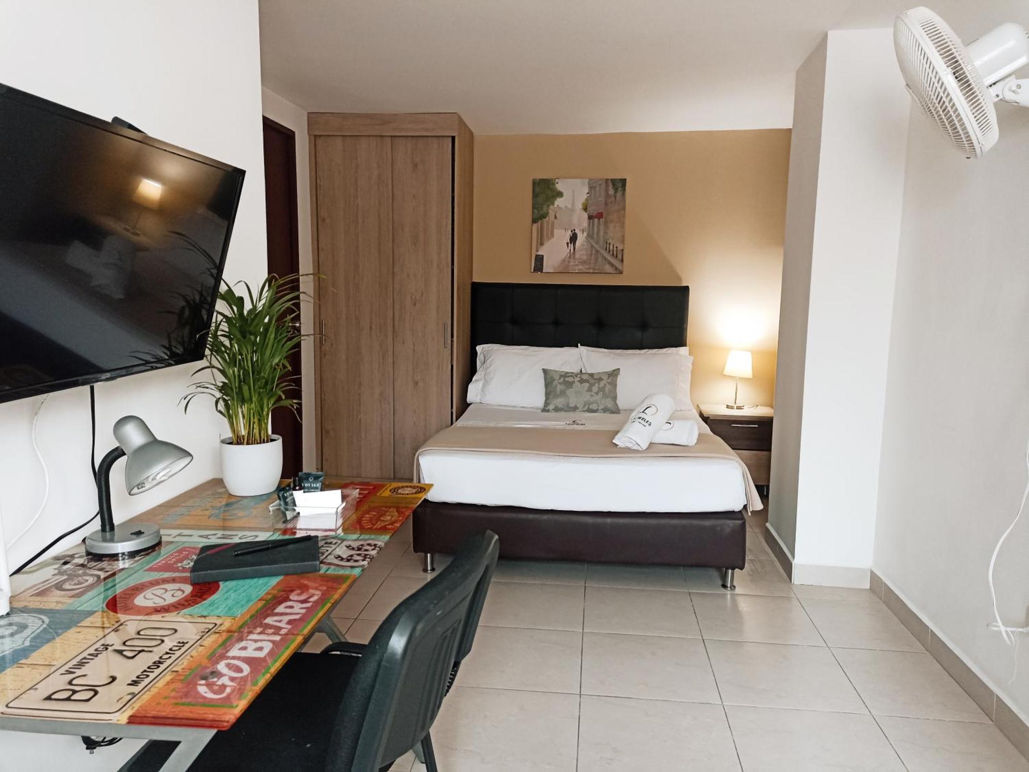 Laureles Lgh Hotel