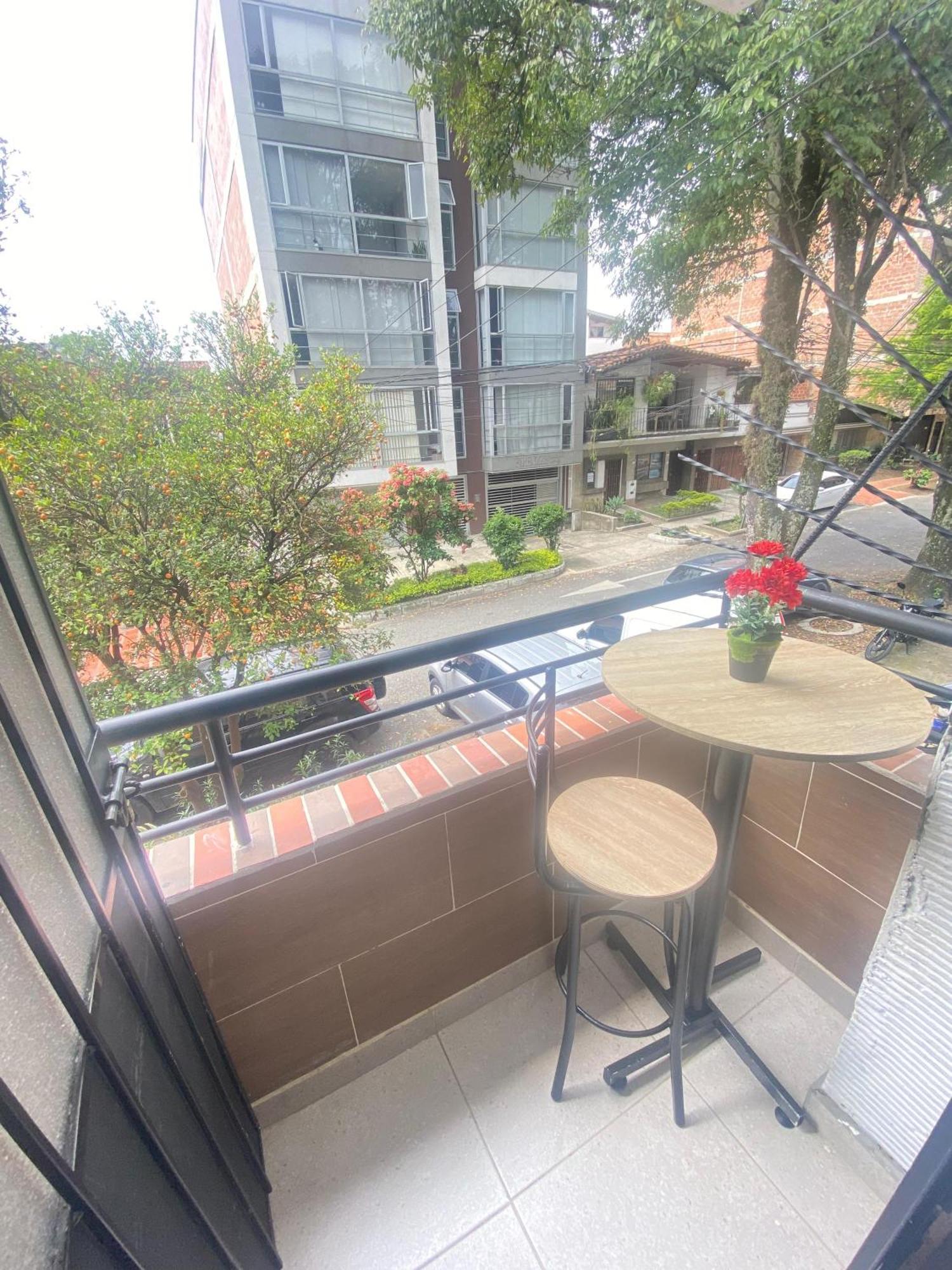 Apartamento 22 3 Con Balcon En Laureles Estadio