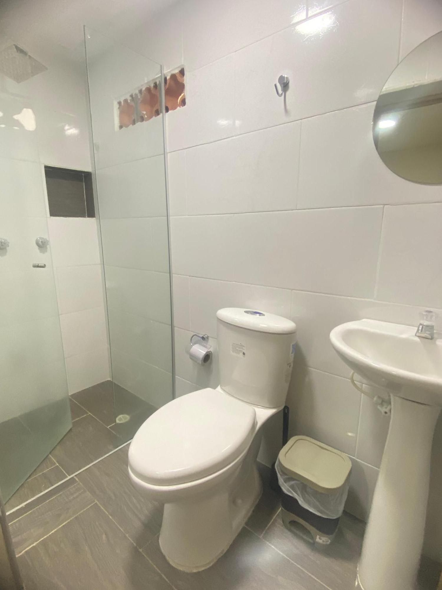 Apartamento 22 3 Con Balcon En Laureles Estadio *