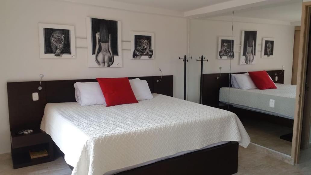 Apartasuites Av *