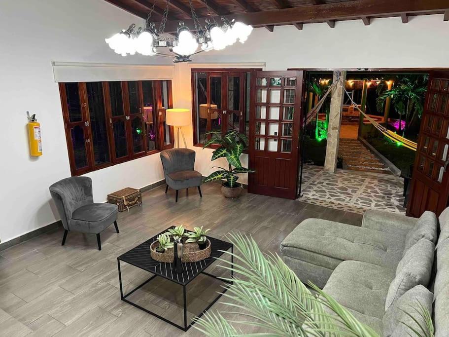 Palos Altos Villa *