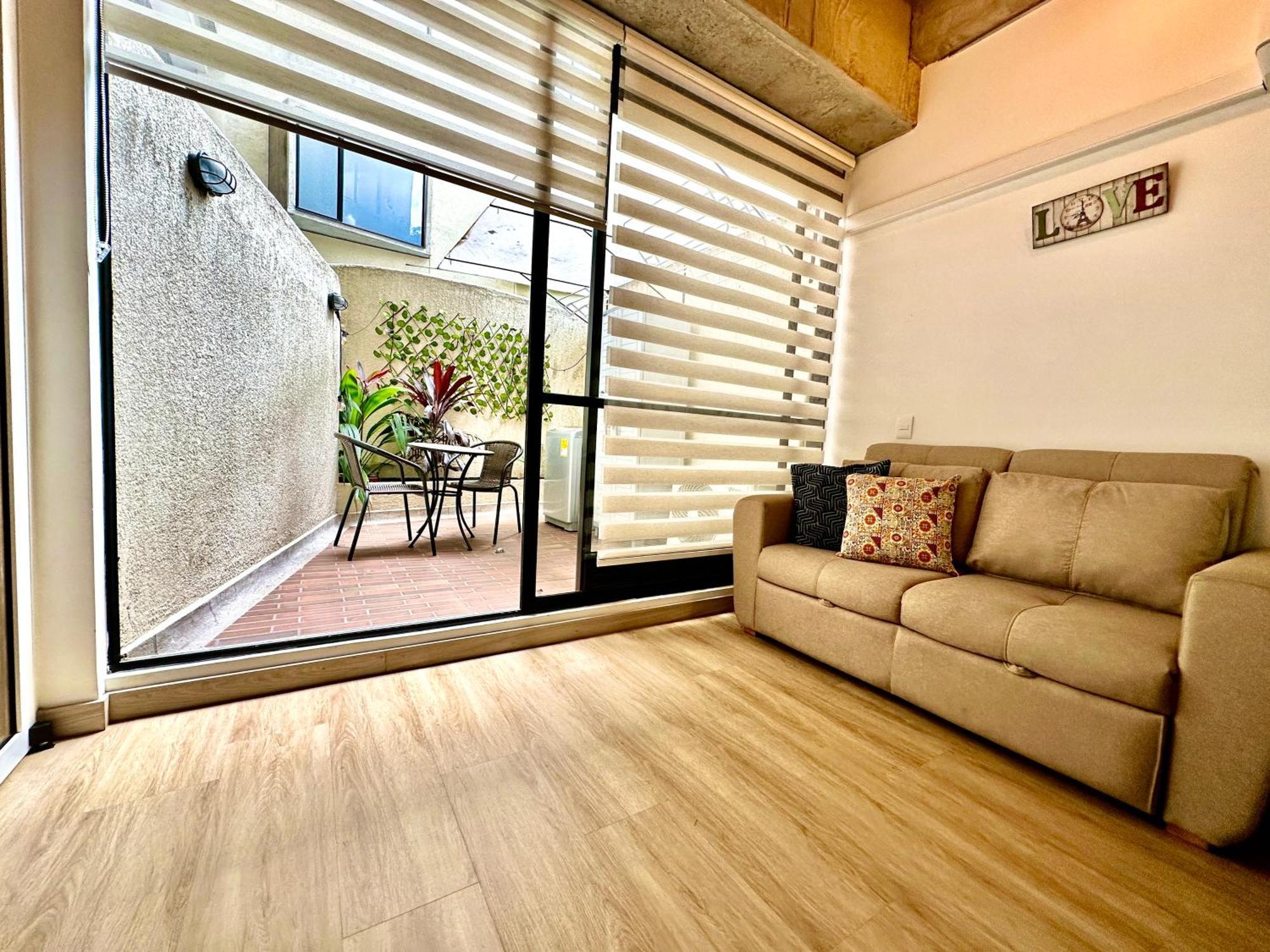 Prime Laureles Location With Air Conditioning *
