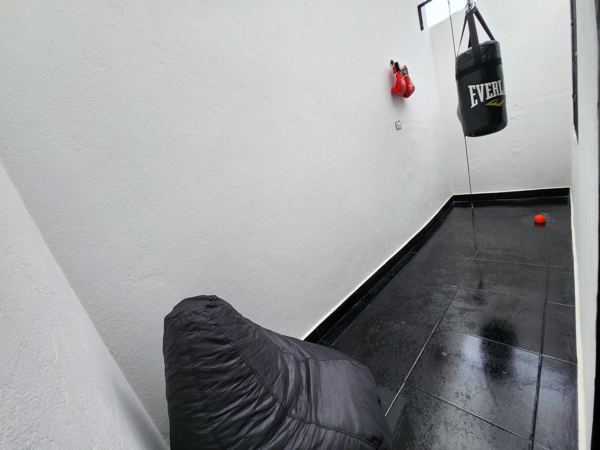 Hostal Prado Downtown *