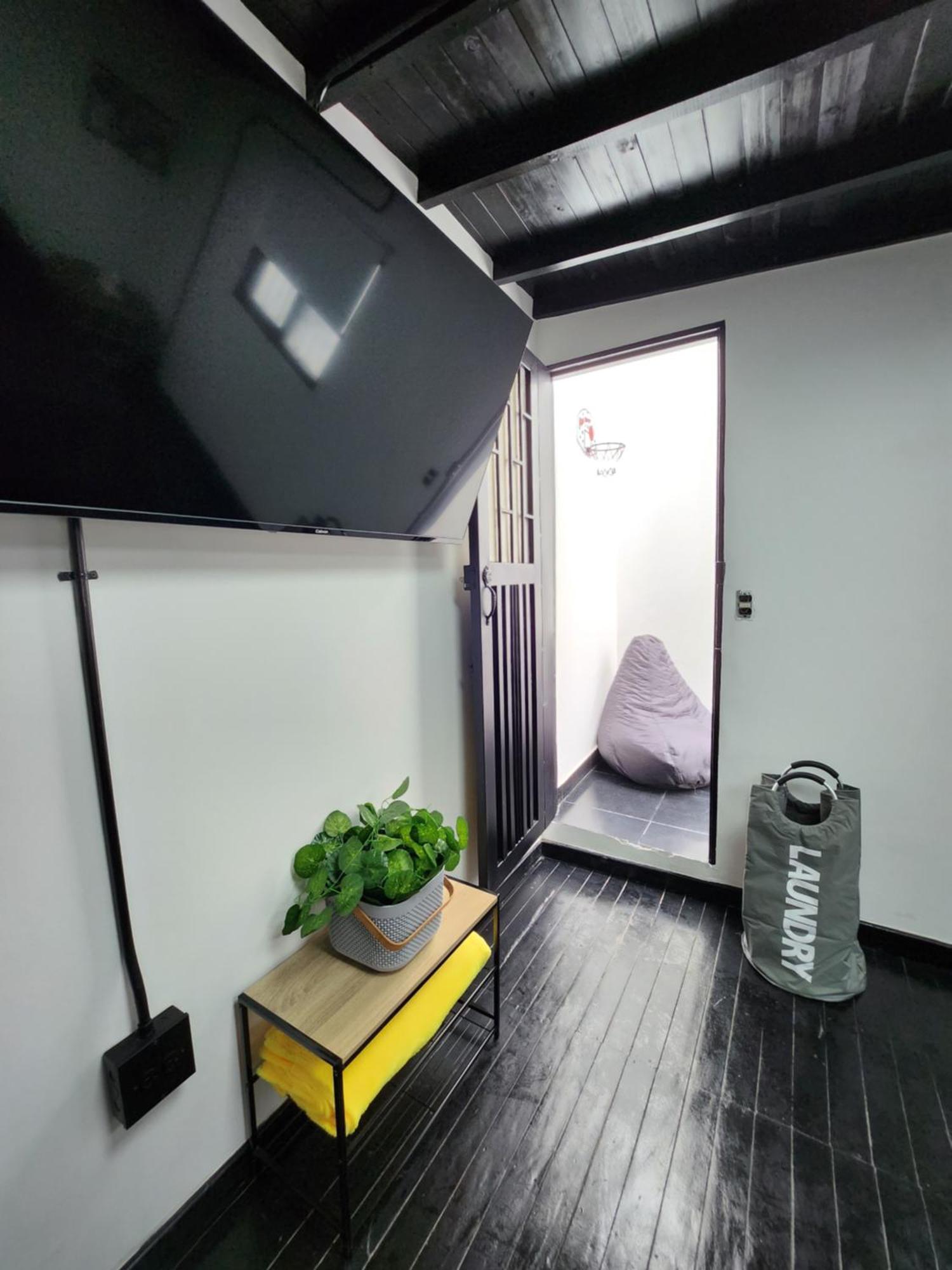 Prado Downtown Hostal