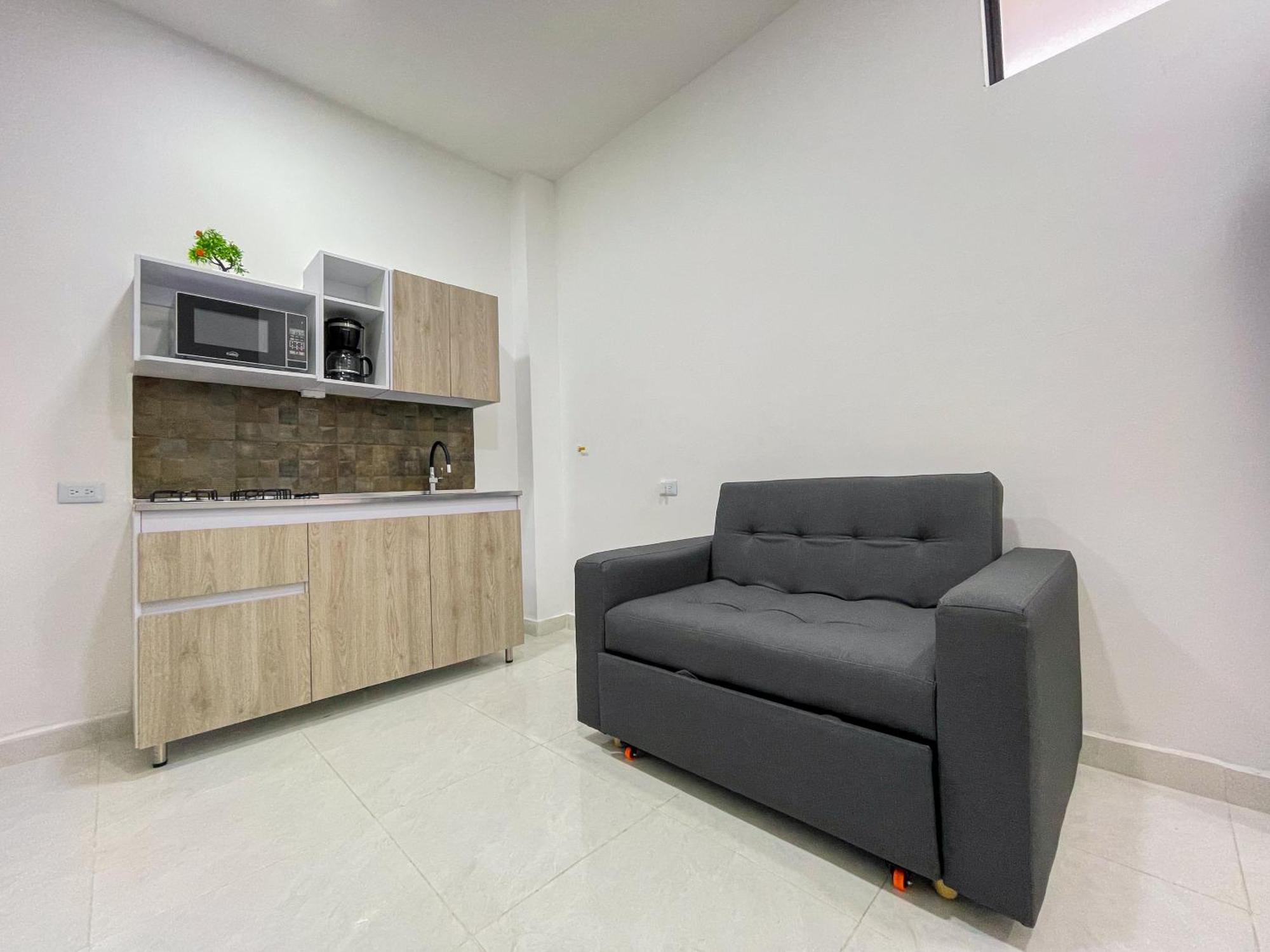 Apartamentos, Colores Del Estadio - Laureles. *