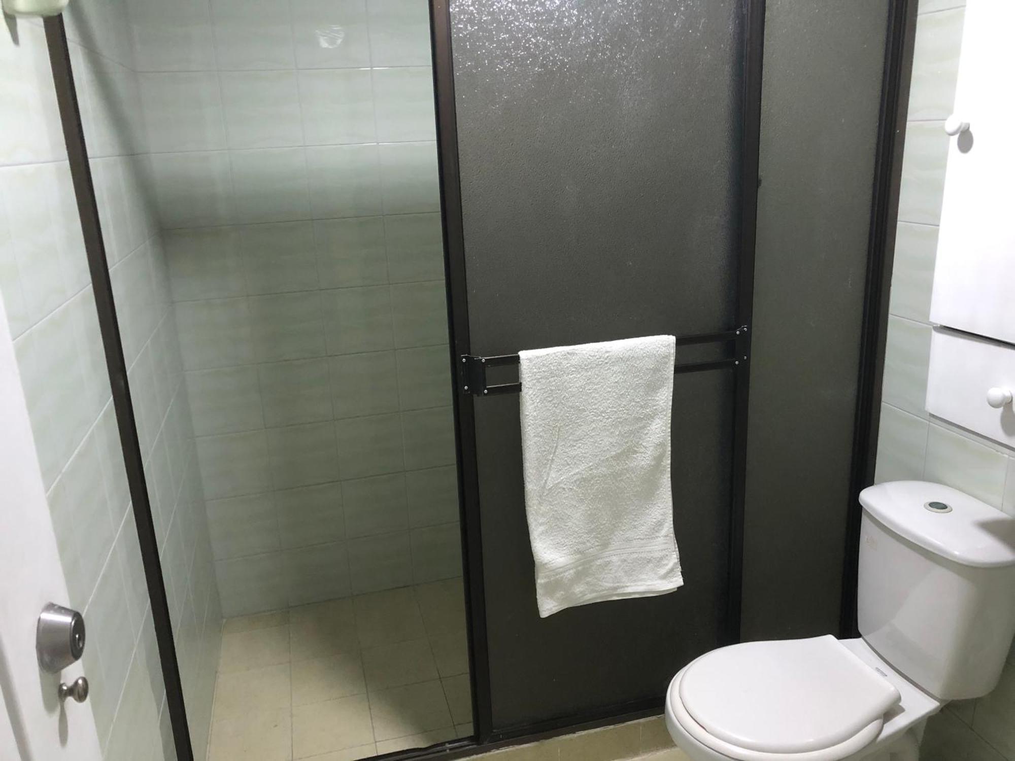 Apartamento Comodo En Laureles, Grande , Centrico , Bien Ubicado Apto303 Apartamento Medellín