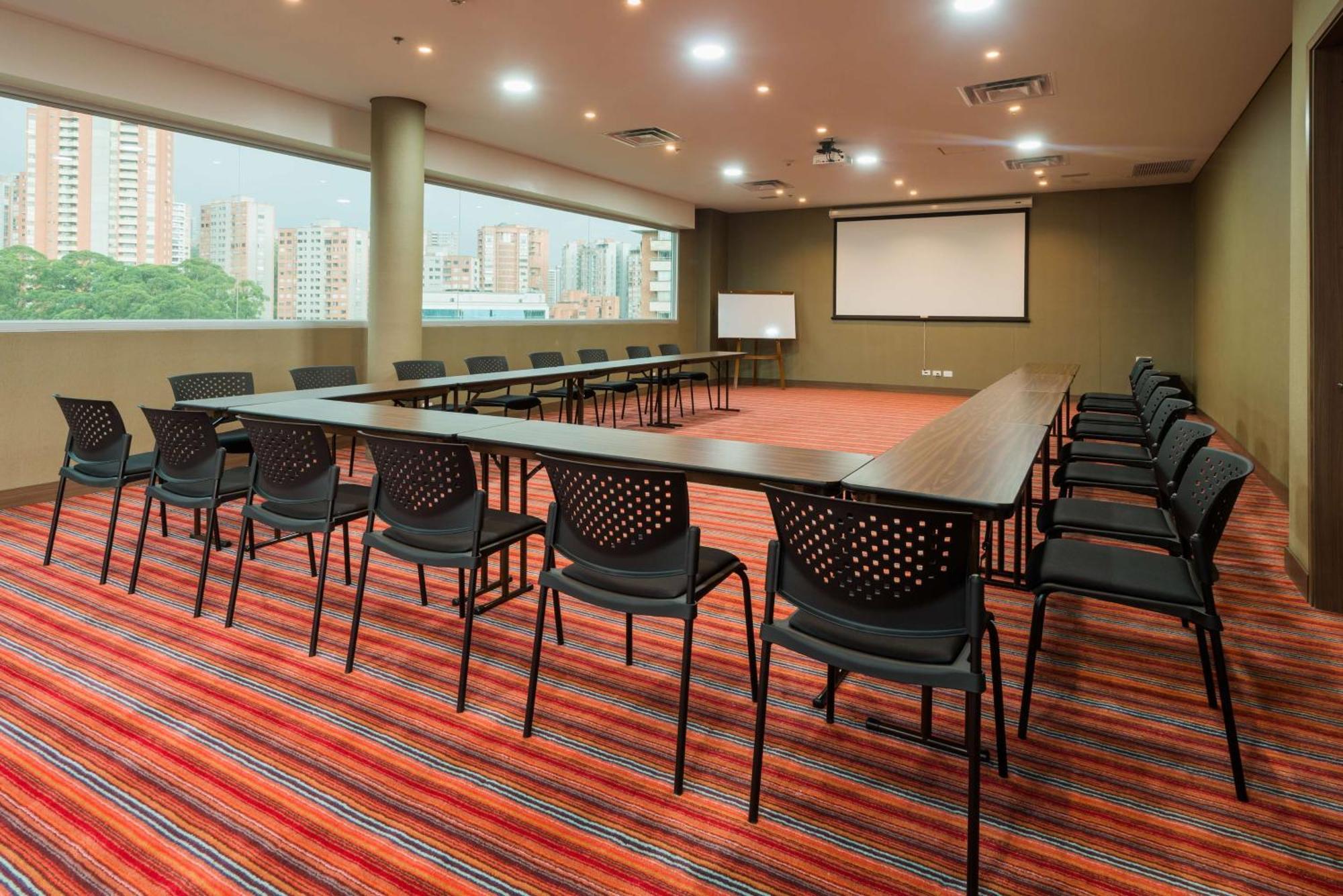 Hampton By Hilton Medellín