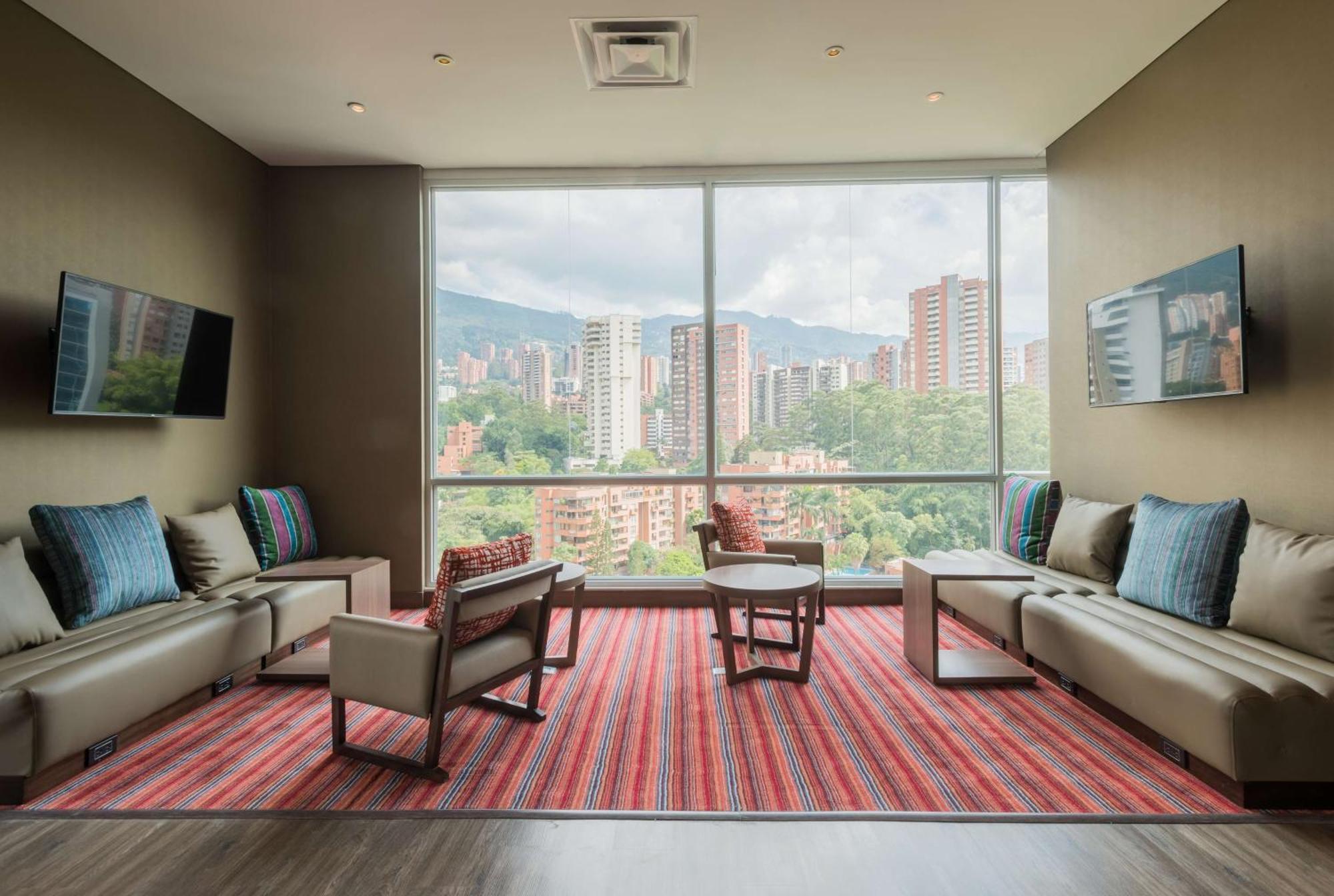 Hotel Hampton By Hilton 4*