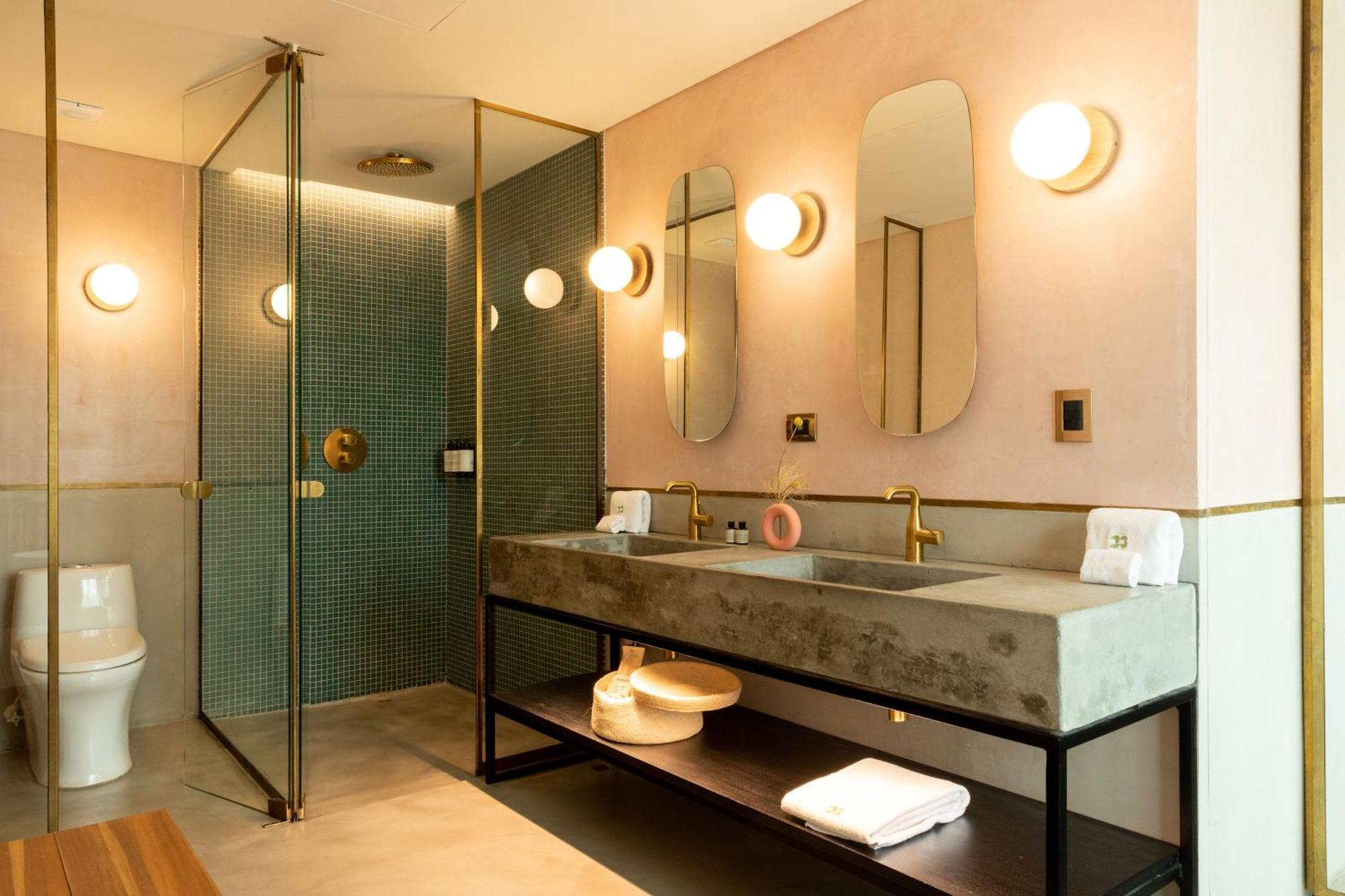 Hotel 23 5*
