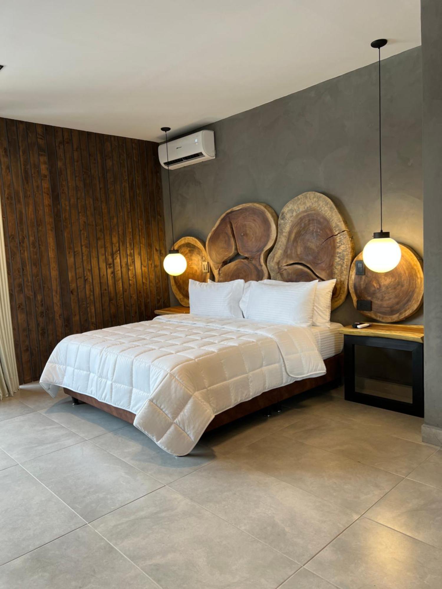 Zelva Negra 4* Medellín