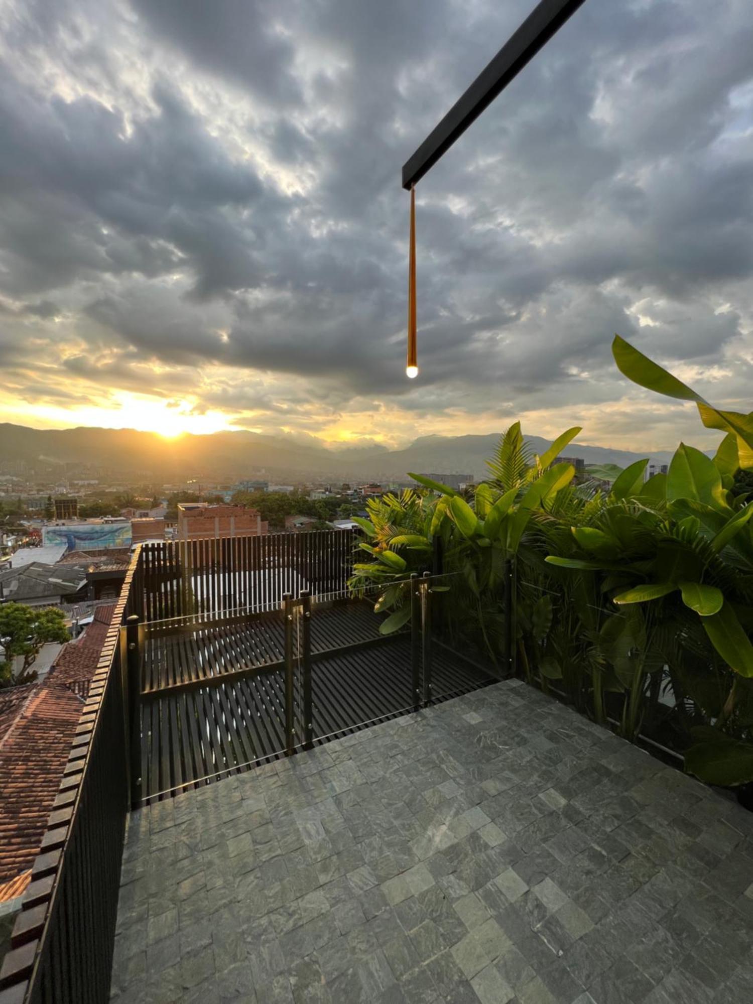 Zelva Negra 4* Medellín