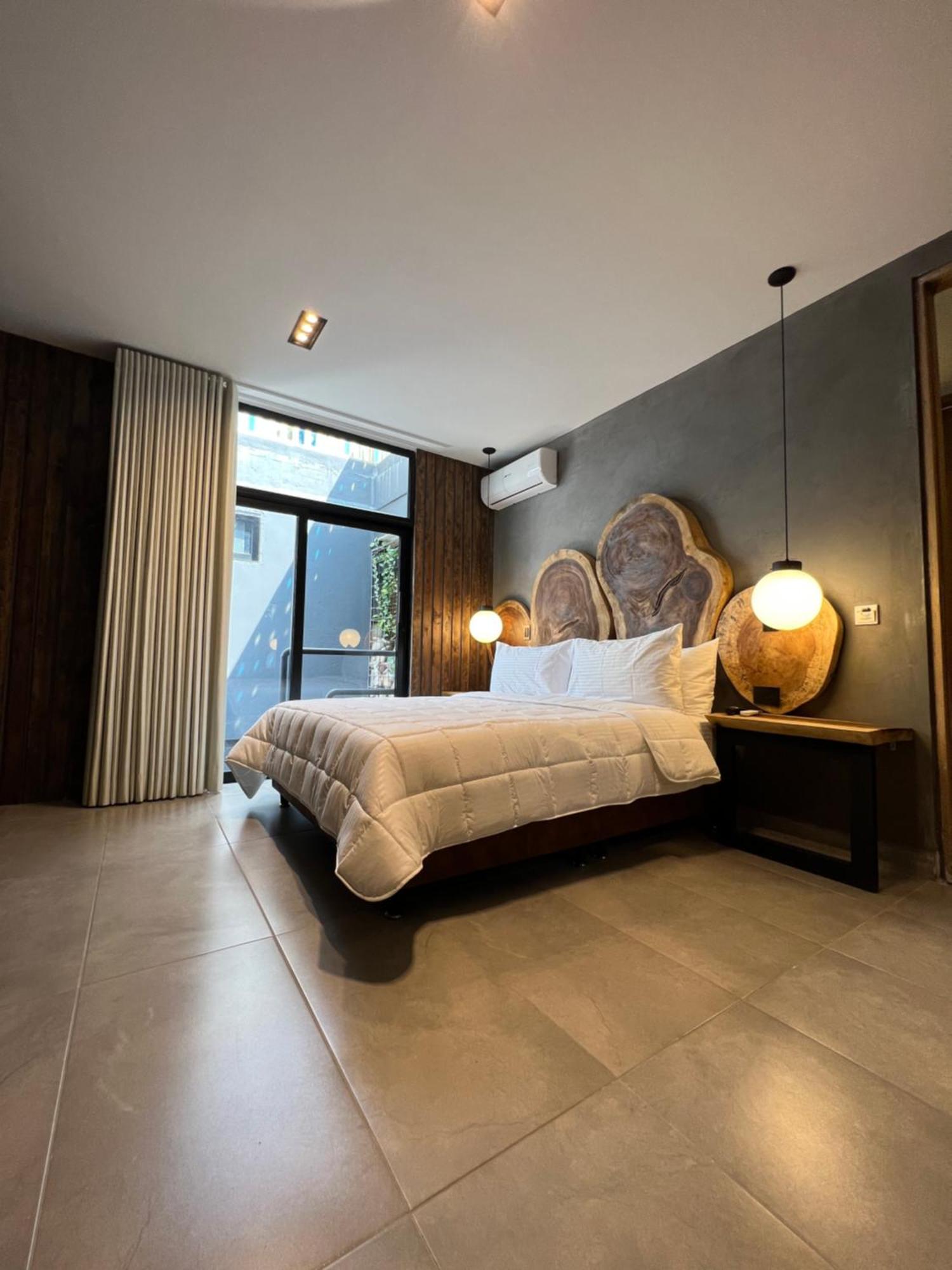 Zelva Negra 4* Medellín