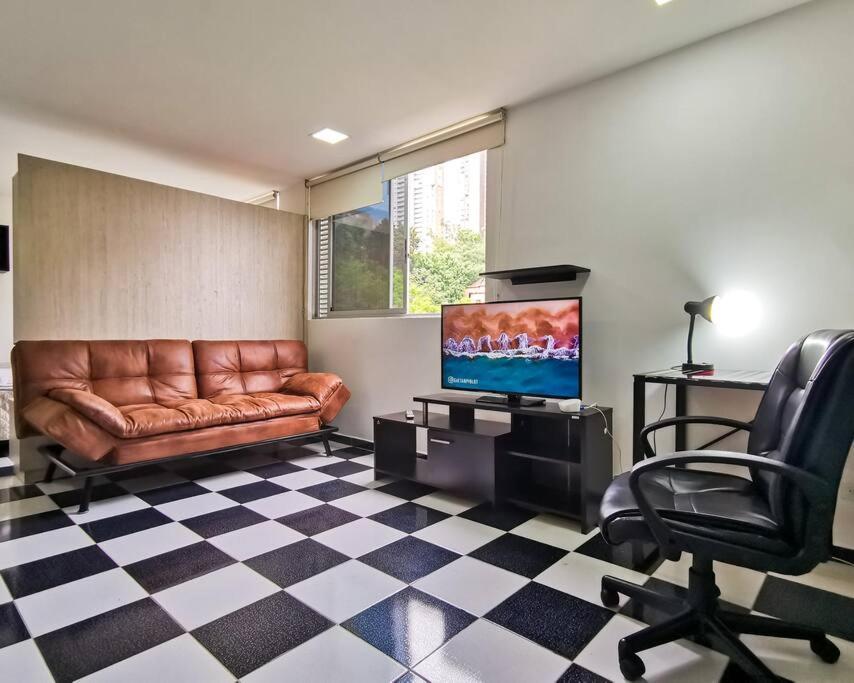 Apartamento Medellin, Poblado. Perfect For Travel And Work. *