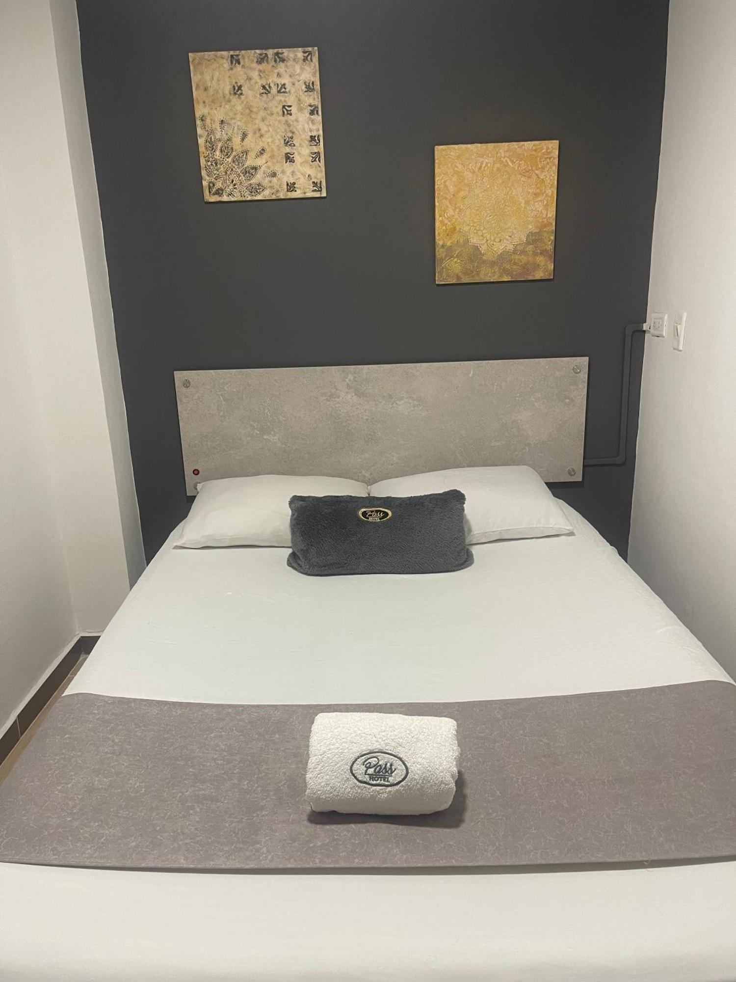 Pass, Laureles Hotel Medellín