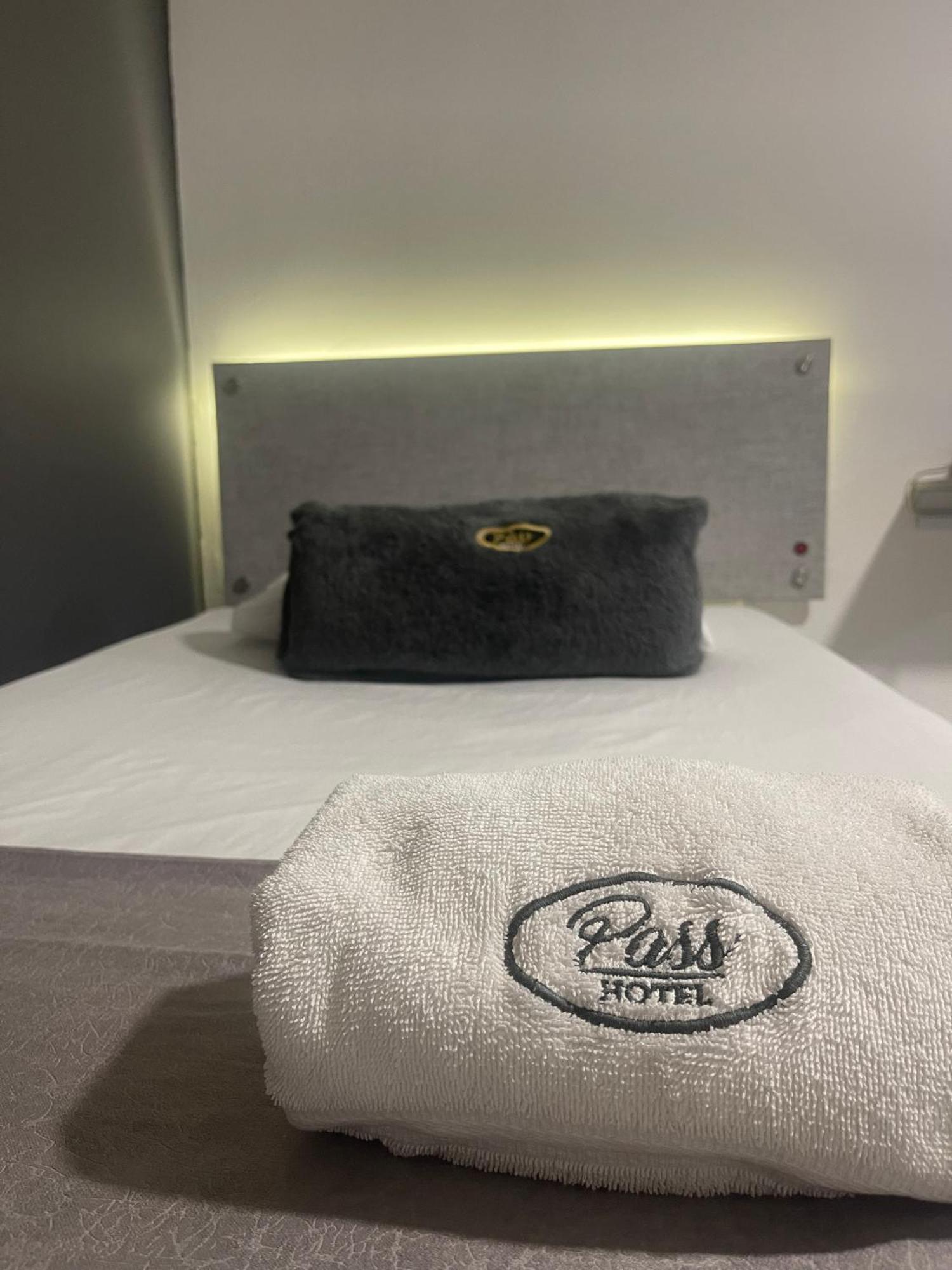 Hotel Pass, Laureles *