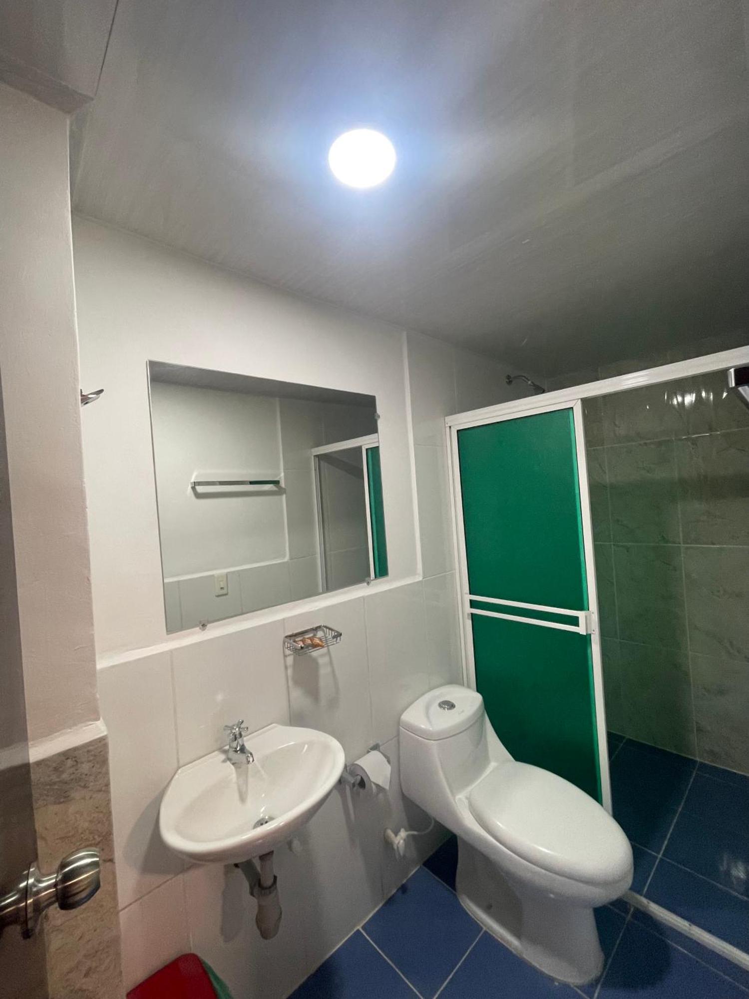 Hotel Pass, Laureles