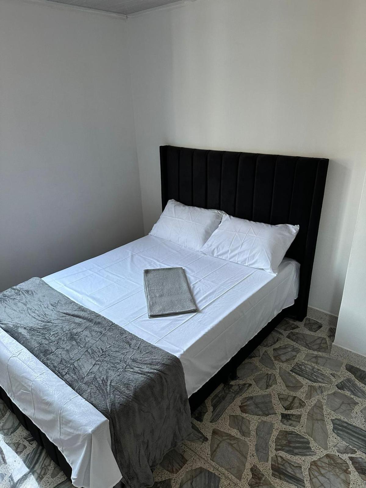 D Casa Hogar, Iluminado Y Tranquilo Con Amenidades Nuevas * Medellín