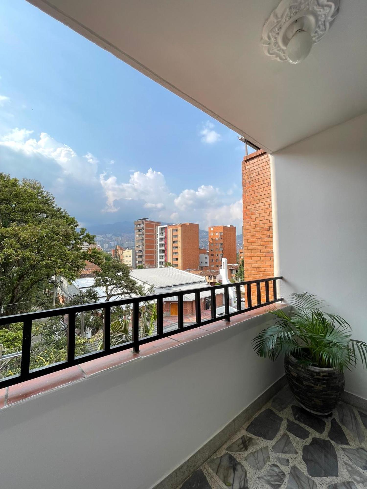 Apartamento D Casa Hogar, Iluminado Y Tranquilo Con Amenidades Nuevas Medellín