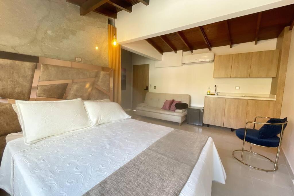 Aparta Estudio Laureles 306 Medellín