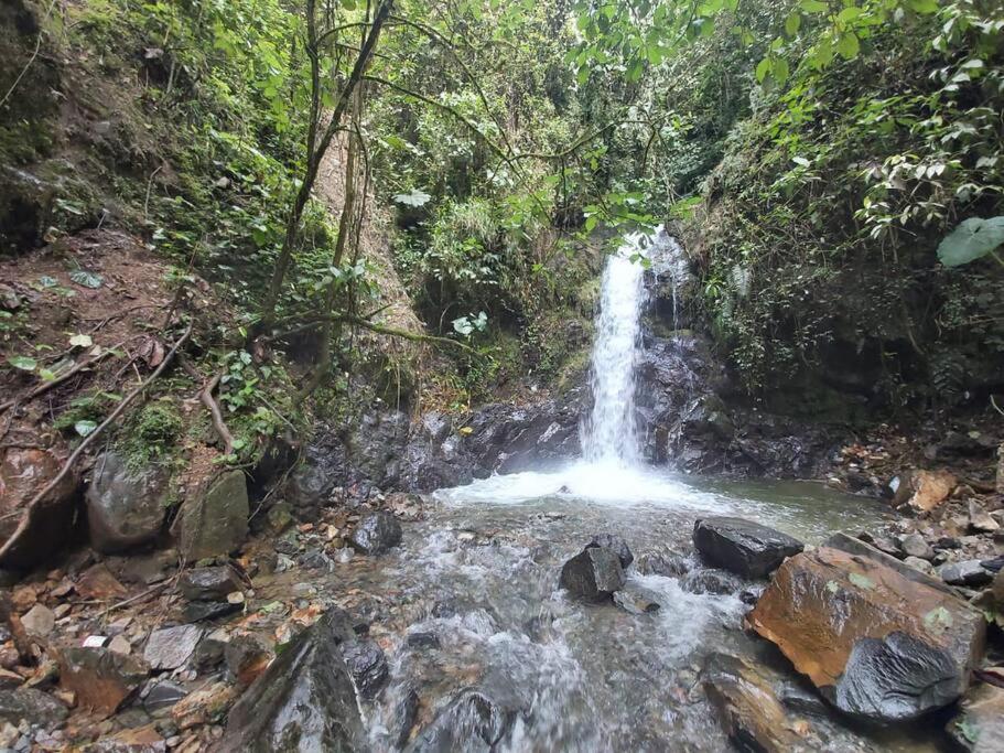 Wifi, 20 Personas, Chimenea, Cascadas, Naturaleza Сasa de vacaciones Medellín
