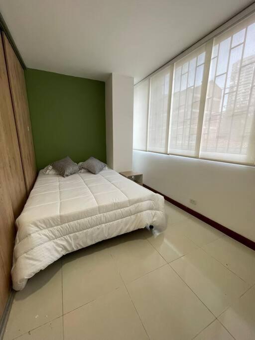W/ Jacuzzi Location/ Parque Lleras Apartamento *