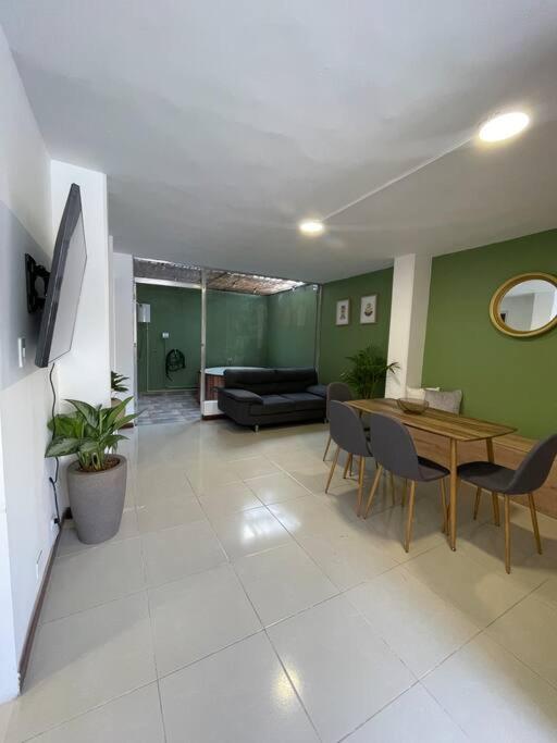 W/ Jacuzzi Location/ Parque Lleras Apartamento