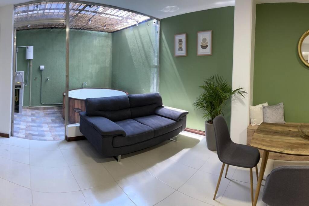 Apartamento W/ Jacuzzi Location/ Parque Lleras