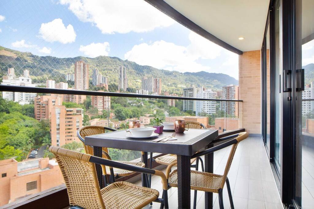Penthouse El Poblado, Hermosa Vista, Dos Alcobas Apartamento *