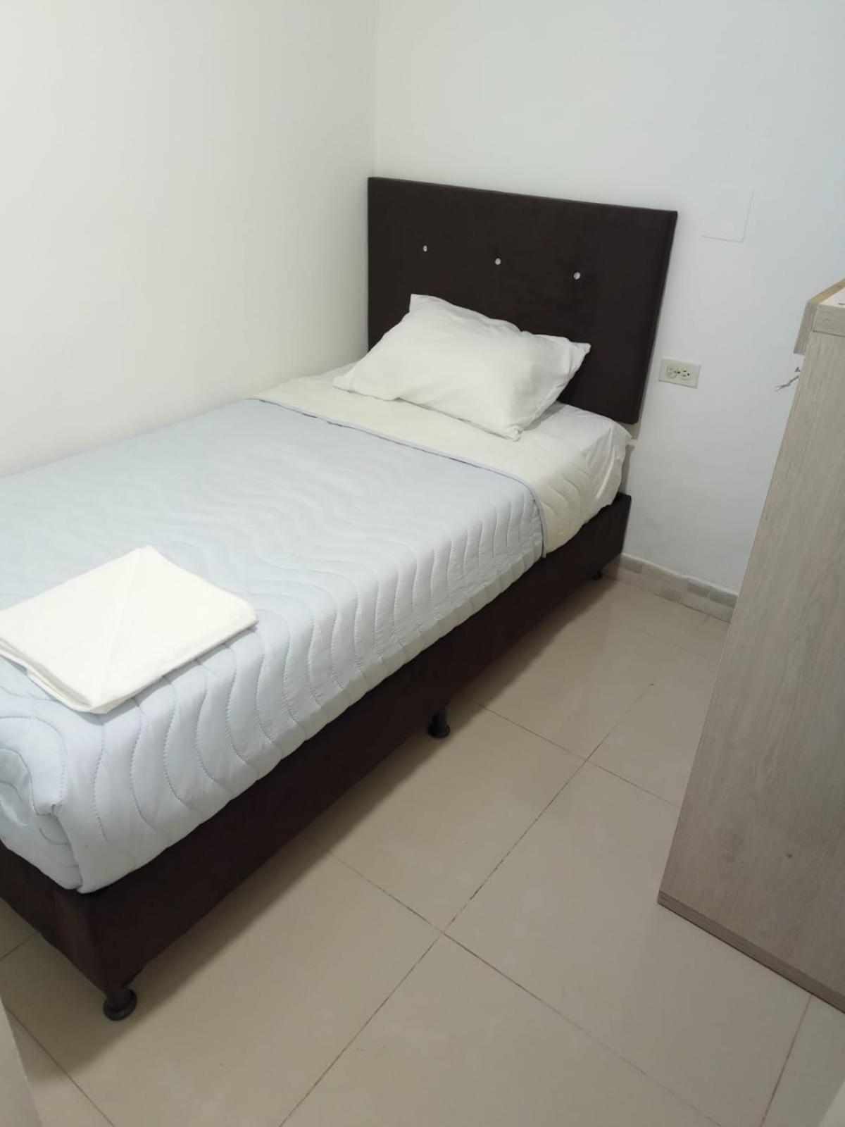 Homestay En Apartamento Central, Cerca De Sitios Turisticos Jardin Botanico Y Metro Estacion Universidad