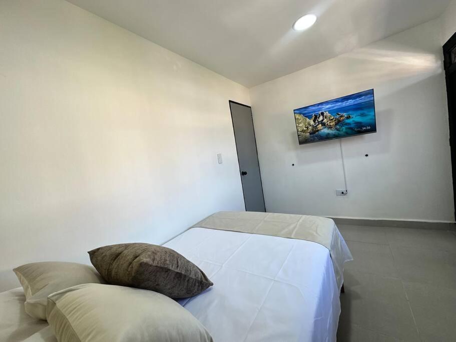 Amplia Casa Grupos Grandes, Comoda Y Acogedora Apartamento Medellín