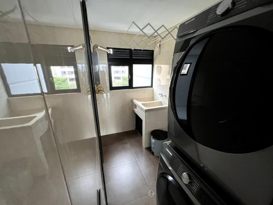 701, Beautiful In Heart Of El Poblado + View!