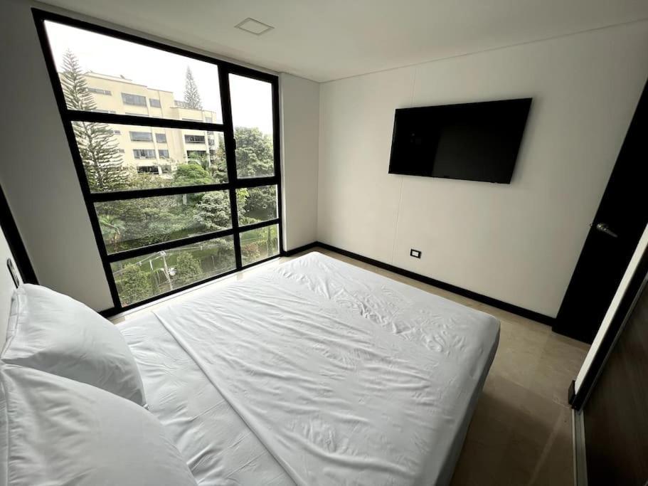 701, Beautiful In Heart Of El Poblado + View! Apartment Medellin