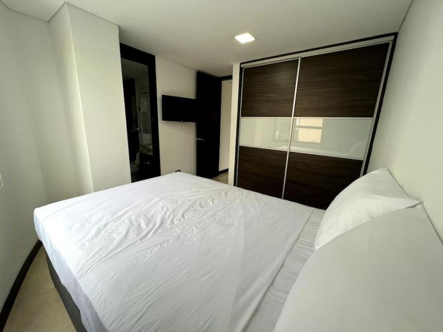 701, Beautiful In Heart Of El Poblado + View!