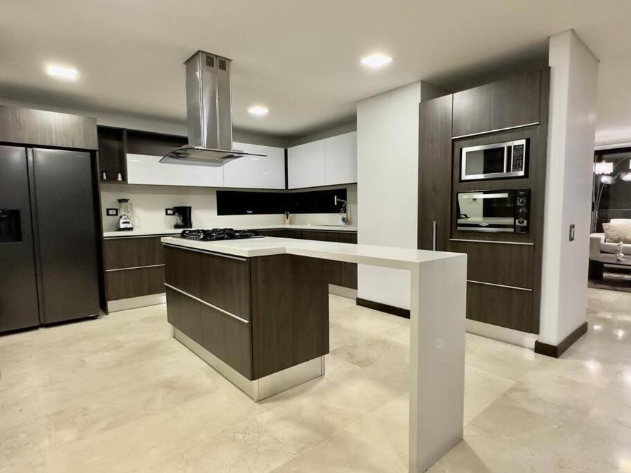 1301 Luxury Penthouse, Poblado Medellín