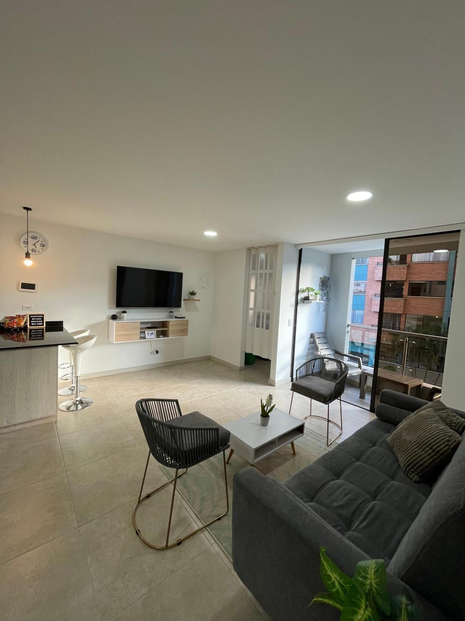 En Laureles Con Aire Acondicionado Apartamento *