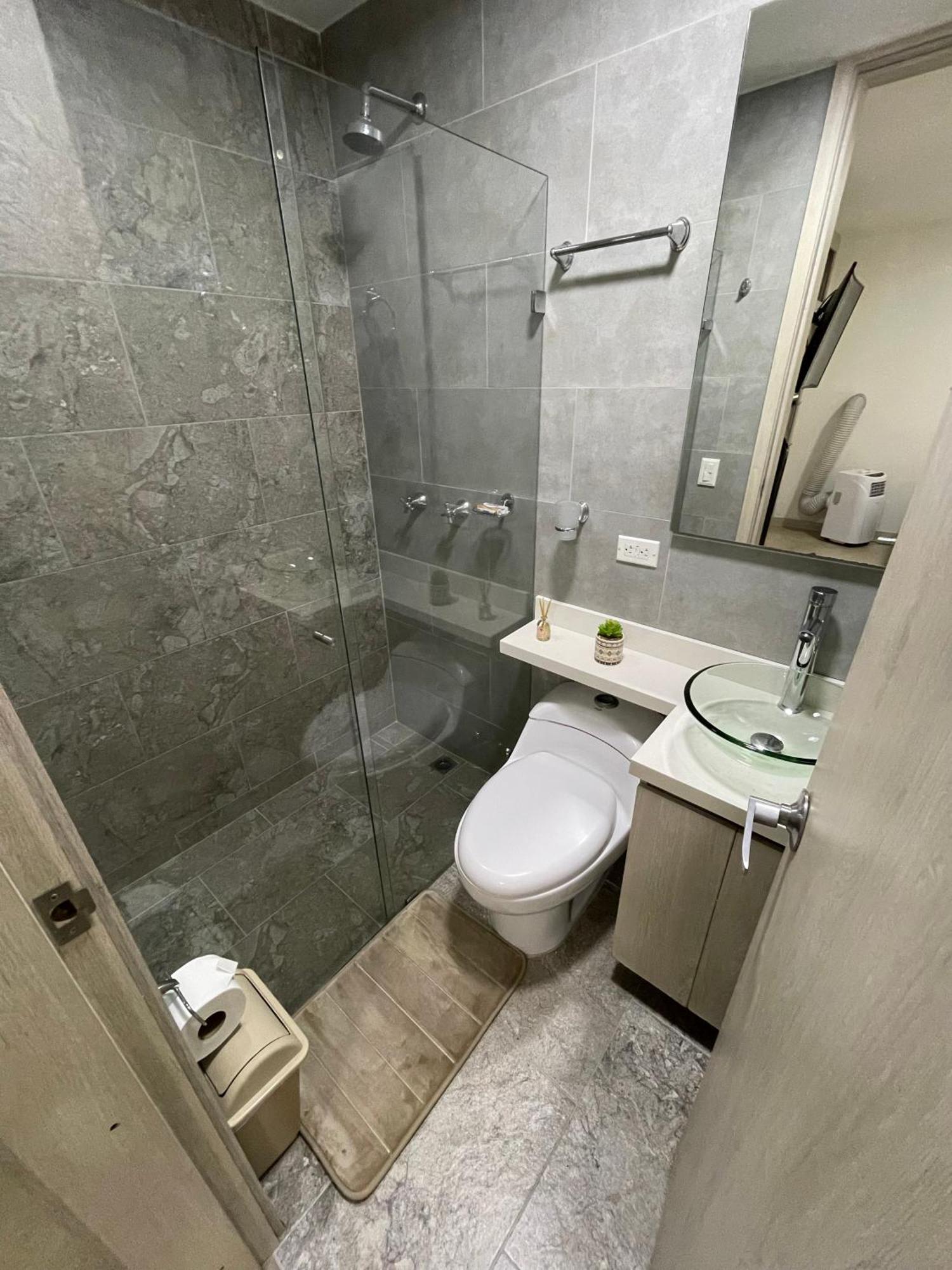 En Laureles Con Aire Acondicionado Apartamento