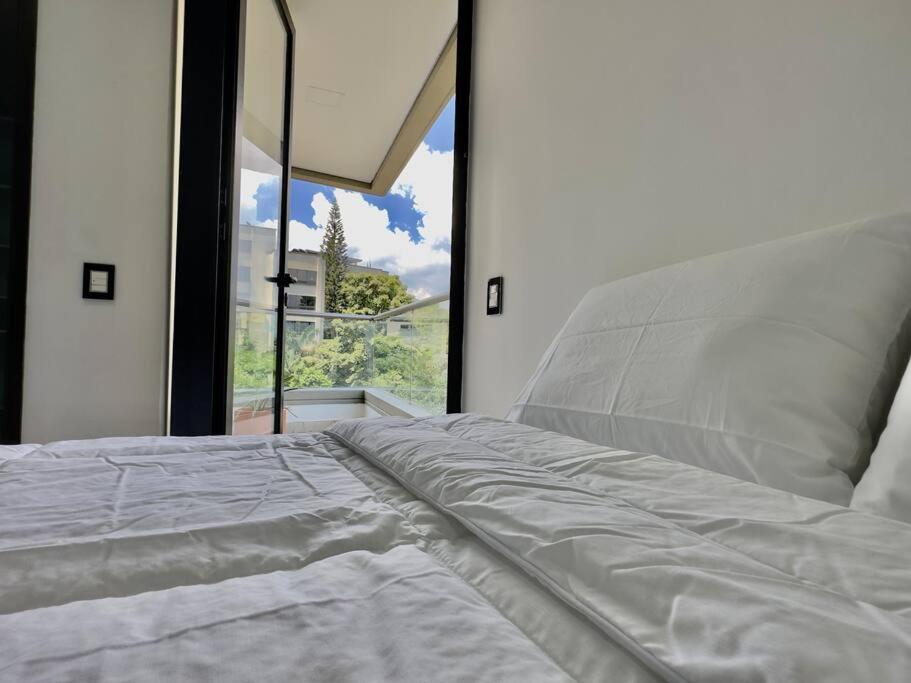 Apartamento 902 Luxury In Heart Of El Poblado!