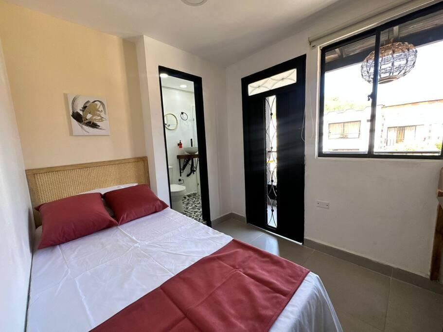 Amplia Casa Grupos Grandes, Comoda Y Acogedora Medellín