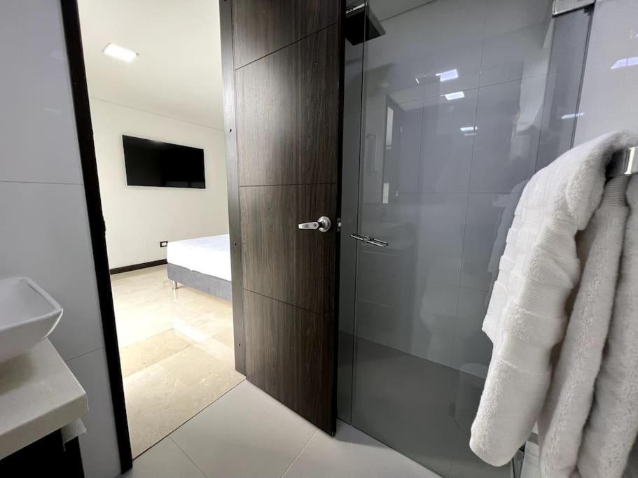701, Beautiful In Heart Of El Poblado + View! Apartment *